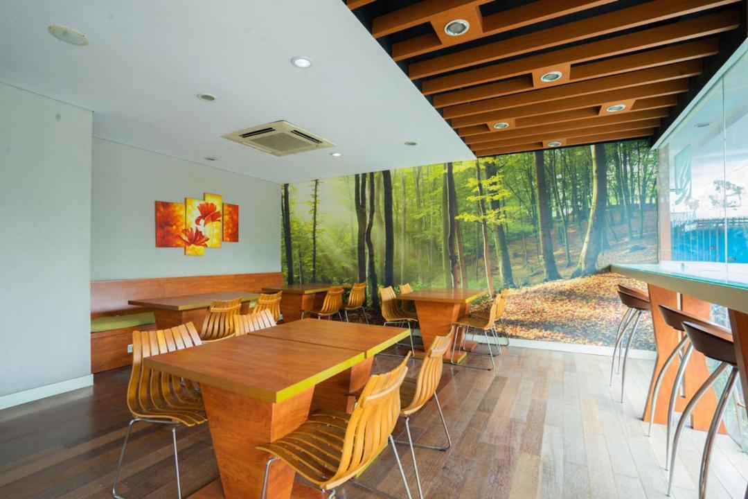 Life Hotel Stasiun Kota 수라바야 외부 사진