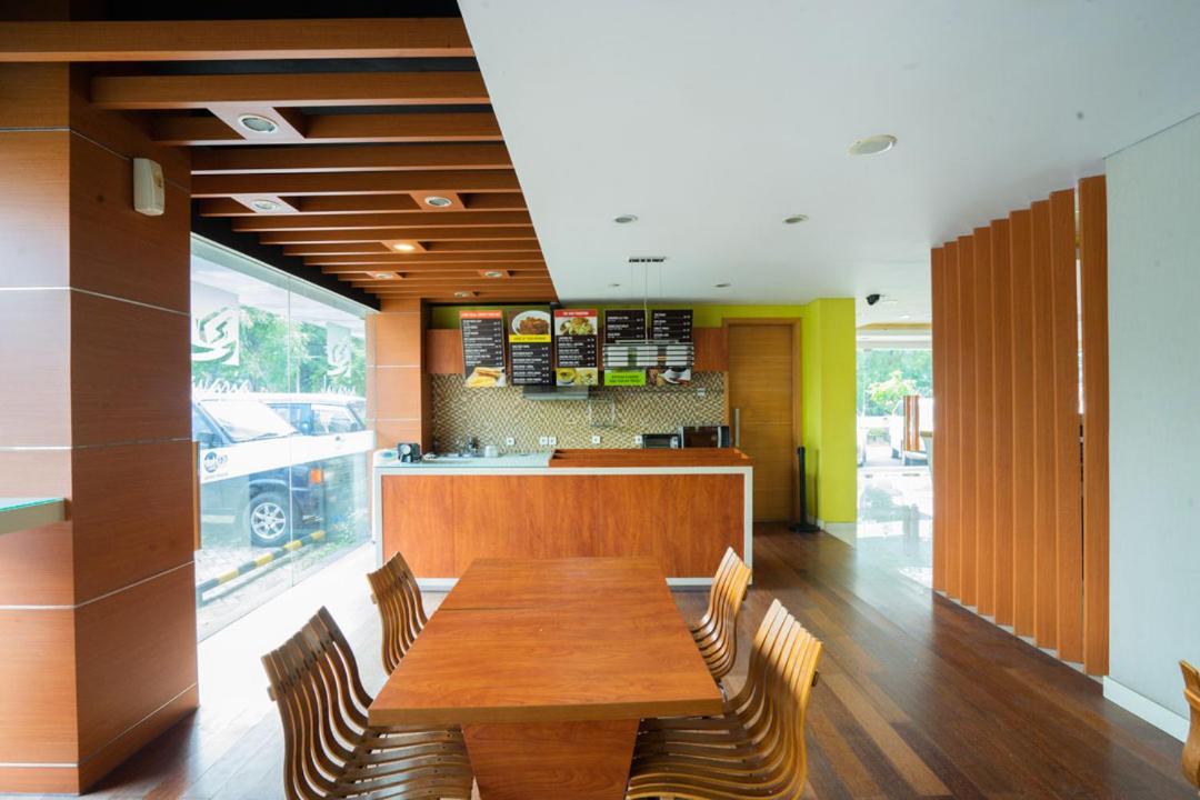 Life Hotel Stasiun Kota 수라바야 외부 사진