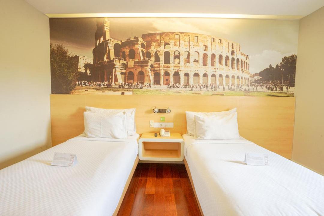 Life Hotel Stasiun Kota 수라바야 외부 사진