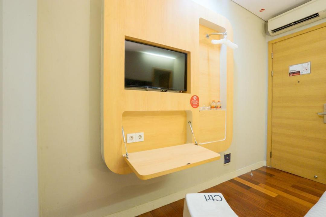 Life Hotel Stasiun Kota 수라바야 외부 사진